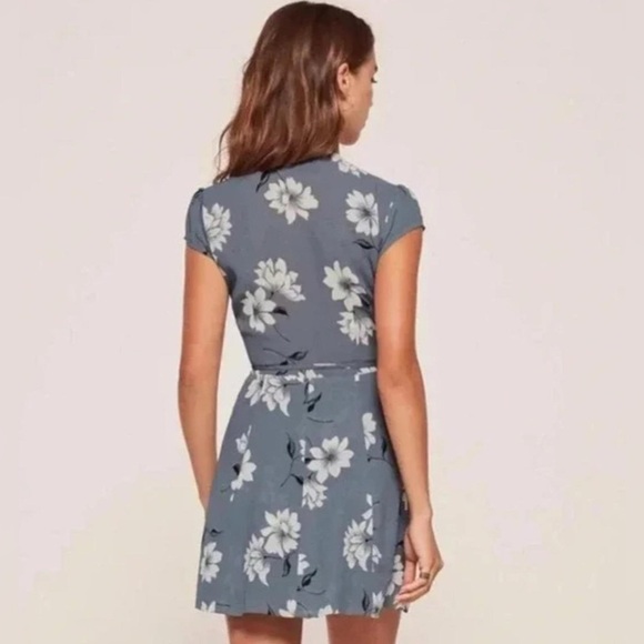 Reformation Oyster Wrap Dress Mini Frederica Blue White Floral Size Large - Picture 2 of 7